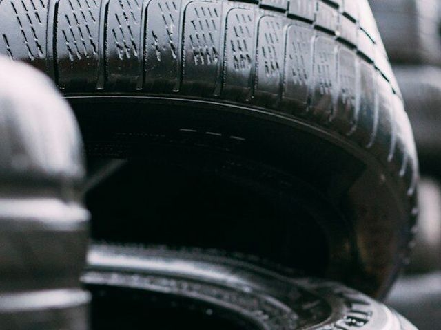 245/40R19 Continental